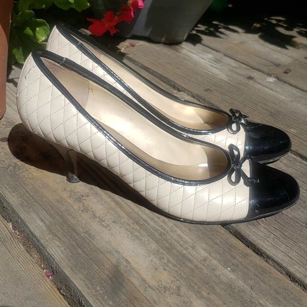 NINE WEST Cream Black Quilted Pumps Heels
